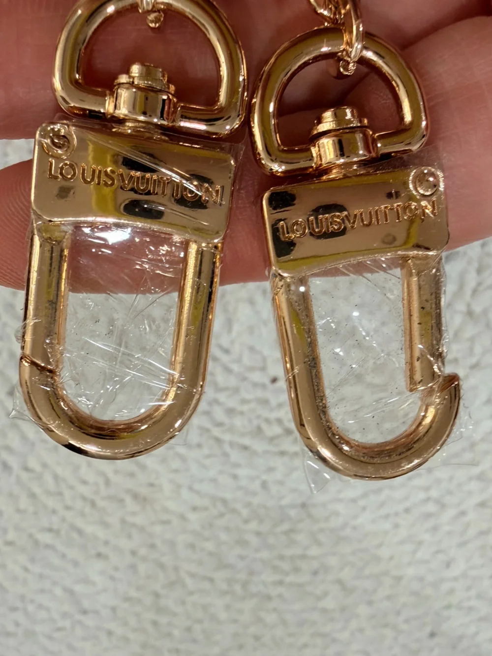 NEW ✨12 inch LV (Fashion)
Gold-Tone Monogram Charm Bag Chain - Picture 4 of 6